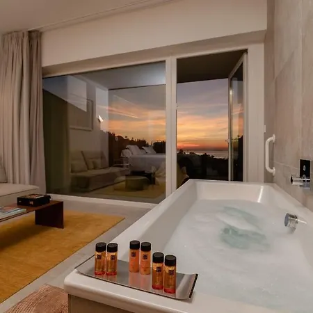 Leiro Residences 푸엔히롤라