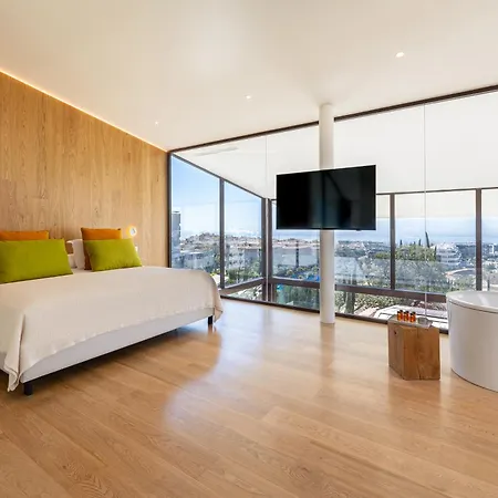 Leiro Residences 5* 푸엔히롤라