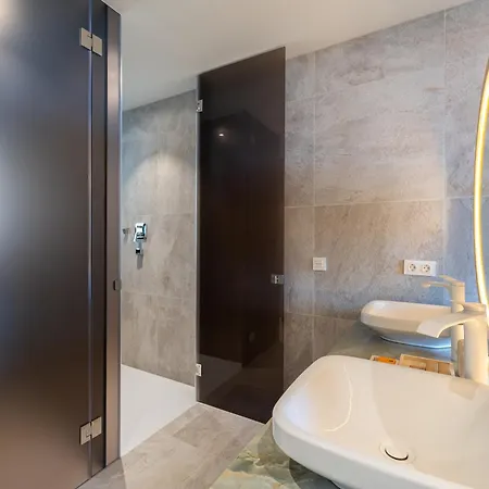 Ξενοδοχείο Leiro Residences