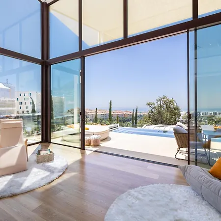 Leiro Residences 푸엔히롤라
