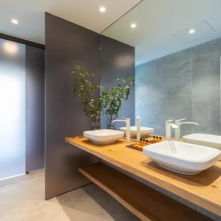 Leiro Residences - Preferred & Готель 5*