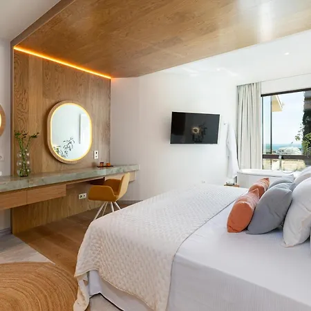 Leiro Residences - Preferred & Готель 5*