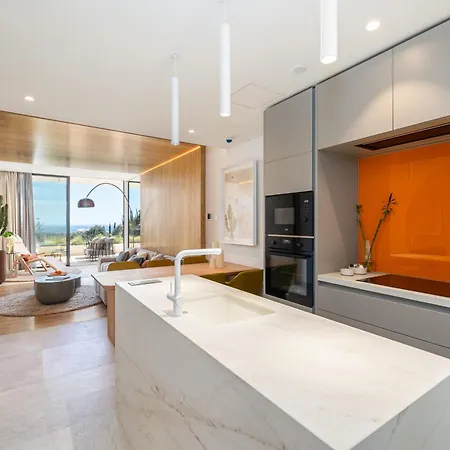 מלון Leiro Residences