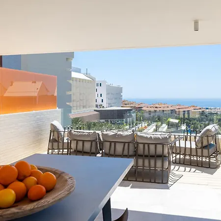 מלון Leiro Residences 5*