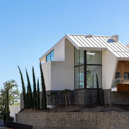 Leiro Residences פואנגירולה