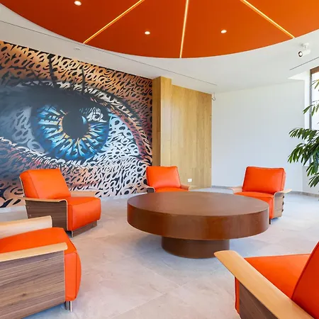 Hotel Leiro Residences 5*