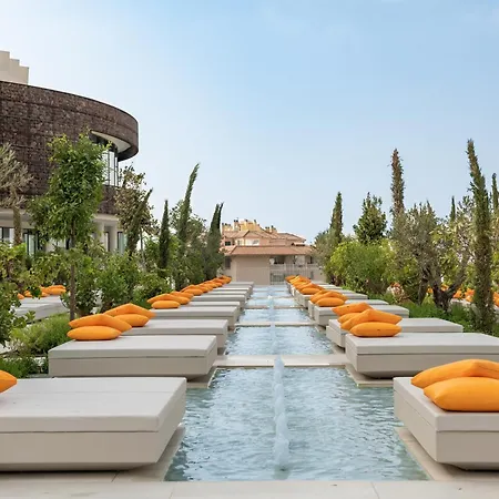 Leiro Residences Hotel