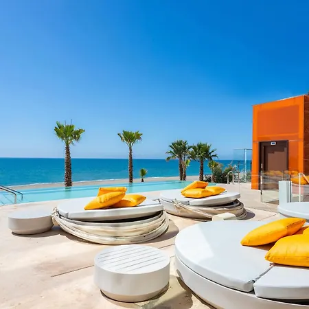 Leiro Residences - Preferred & פואנגירולה