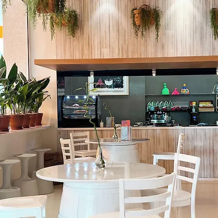 Leiro Residences - Preferred & Готель