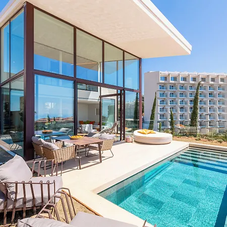 Leiro Residences - Preferred & Готель